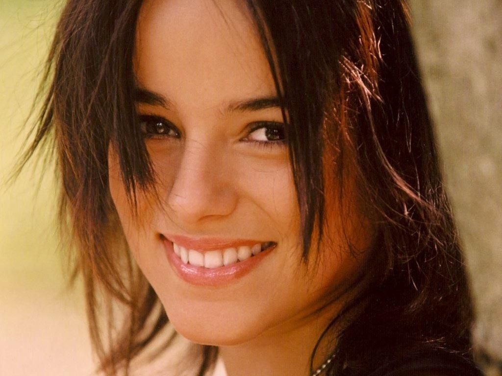 [Alizee 1024x768 19 desktop stars wallpapers[2].jpg]